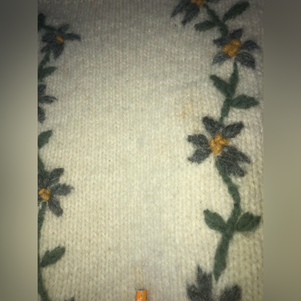 Vintage Hand-knit Cable Knit Floral Embroidery Wool Sweater womens M/L - Picture 15 of 16
